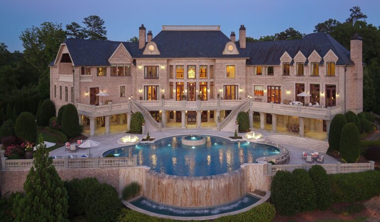 Luxury Homes in Atlanta: A Blend of Southern Charm and Modern Sophistication