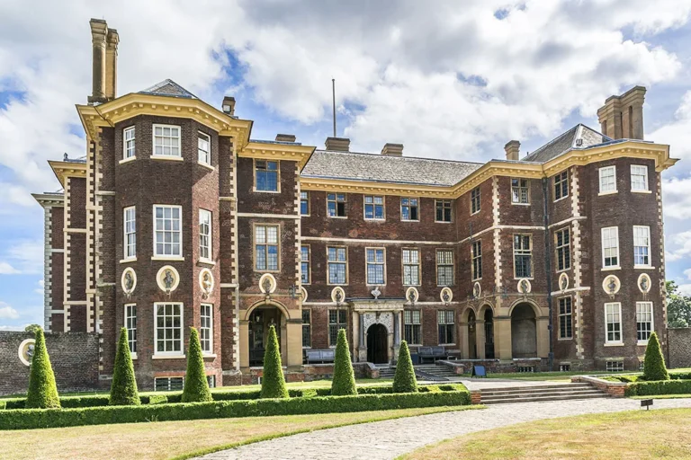 The Prestige and Power of Mansions in London: A Deep Dive into the City’s Most Coveted Properties