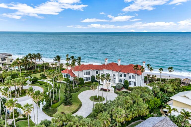 Florida Mansions: Luxurious Living in the Sunshine State’s Booming Real Estate Market