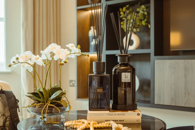 The Allure of Luxury Home Fragrances: Crafting Ambiance and Elegance