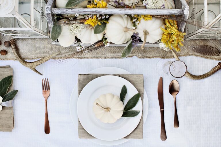 Thanksgiving Decoration Ideas: Creating a Warm and Welcoming Atmosphere