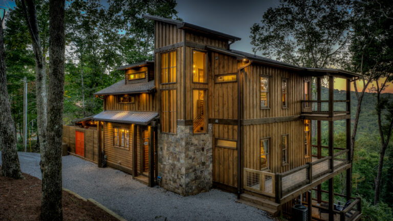 The Allure of a Modern Cabin: A Perfect Blend of Nature and Contemporary Living